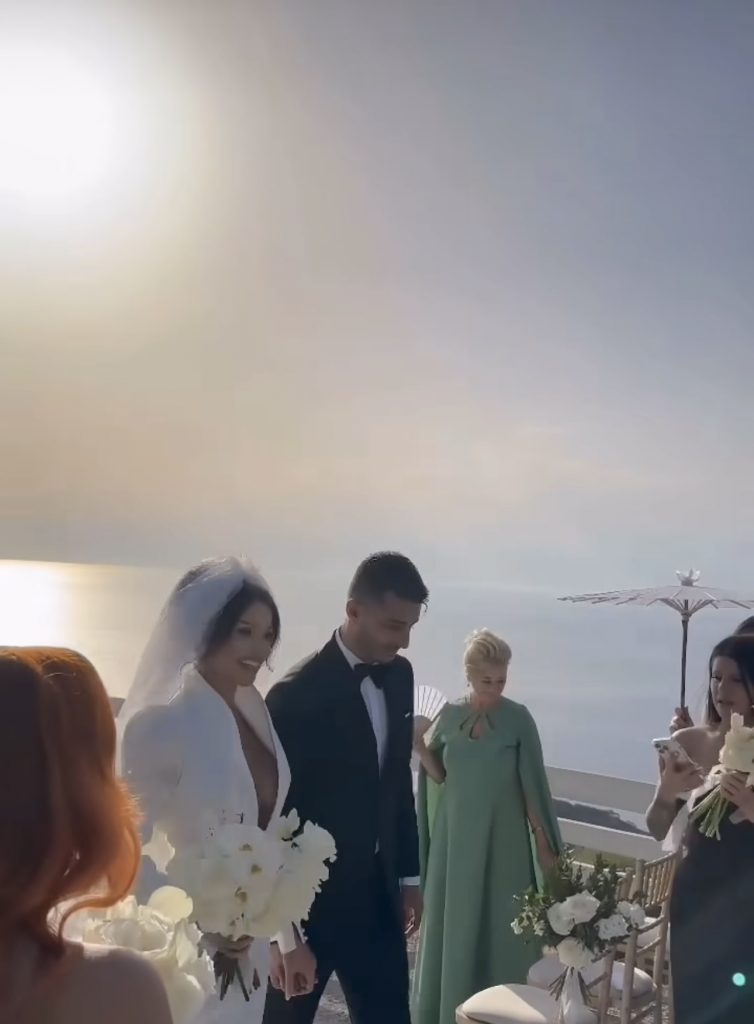 Ana Maria Barnoschi s-a căsătorit religios în Palma de Mallorca. Cum au arătat cele trei rochii de mireasă, dar și decorurile de ceremonie 10 ana maria barnoschi casatorie palma de mallorca 7