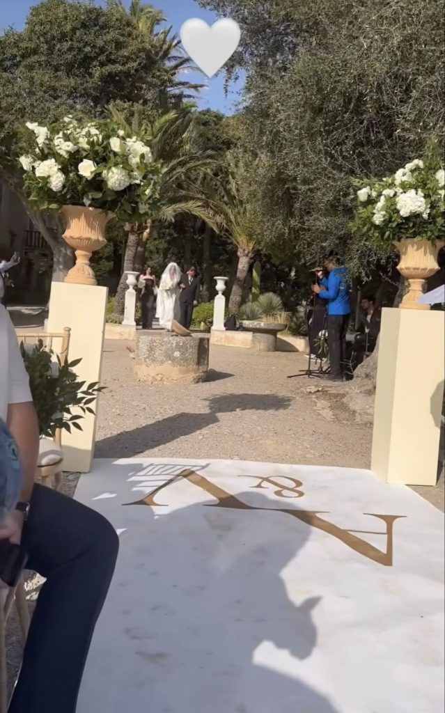 Ana Maria Barnoschi s-a căsătorit religios în Palma de Mallorca. Cum au arătat cele trei rochii de mireasă, dar și decorurile de ceremonie 9 ana maria barnoschi casatorie palma de mallorca 8