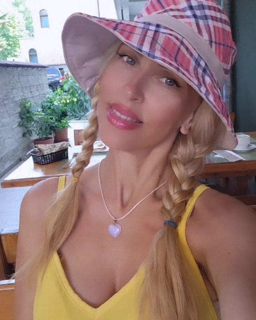 Cum a rămas Anca Neacșu blocată într-o primărie, după ce a susținut un concert: „Organizatori au zis că ne duc la nu știu ce pensiune” 8 anca neacsu 3