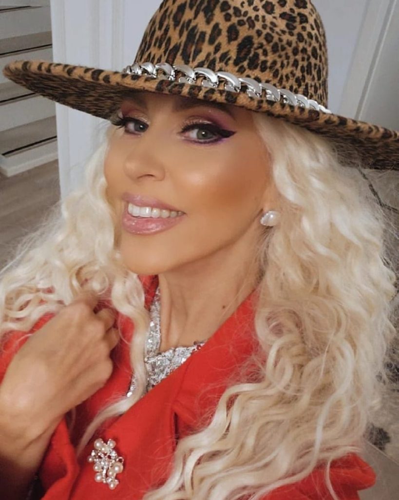 Cum a rămas Anca Neacșu blocată într-o primărie, după ce a susținut un concert: „Organizatori au zis că ne duc la nu știu ce pensiune” 2 anca neacsu 9