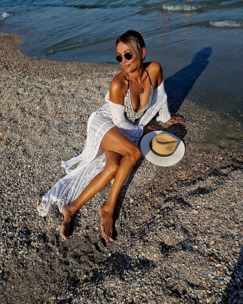 Anca Țurcașiu, la plajă cu presupusul iubit. Cum a fost surprinsă artista când credea că nu va afla nimeni 13 anca turcasiu 2