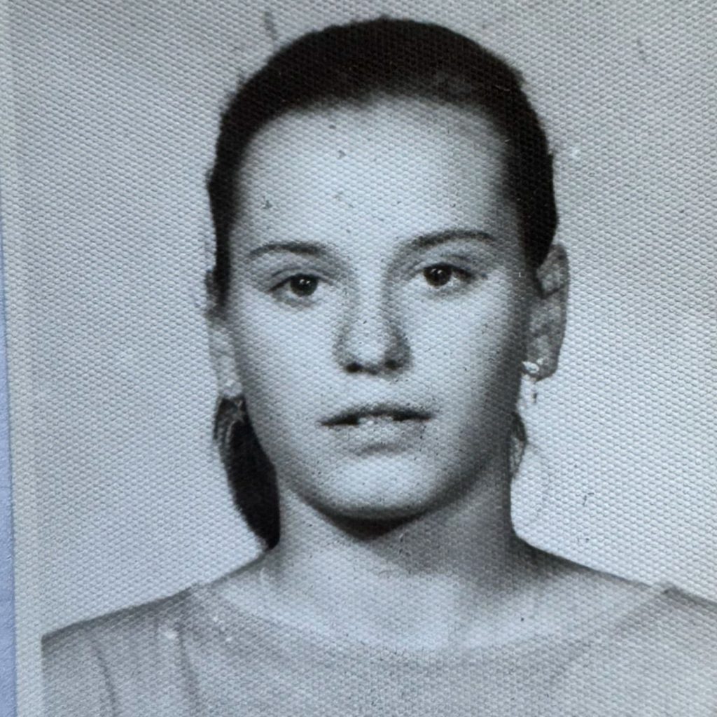 Cum arăta Andreea Esca în adolescență. Imagini rare cu prezentatoarea, care pe atunci avea părul lung: „Alexia Eram zice că semănăm” 4 andreea esca 1
