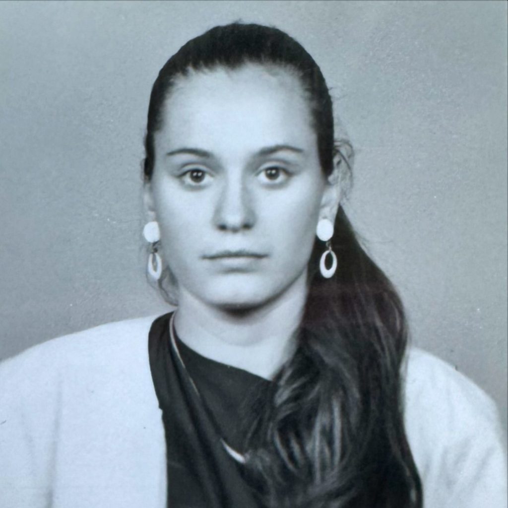 Cum arăta Andreea Esca în adolescență. Imagini rare cu prezentatoarea, care pe atunci avea părul lung: „Alexia Eram zice că semănăm” 5 andreea esca la 17 ani
