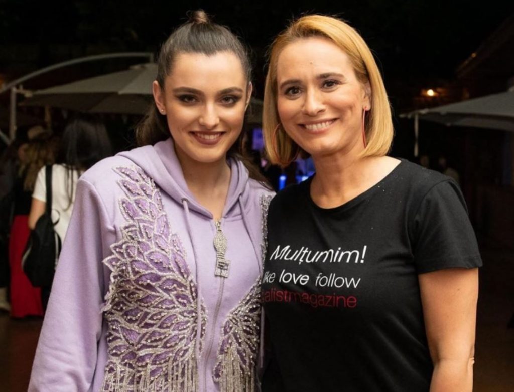 Cum arăta Andreea Esca în adolescență. Imagini rare cu prezentatoarea, care pe atunci avea părul lung: „Alexia Eram zice că semănăm” 1 andreea esca si alexia eram