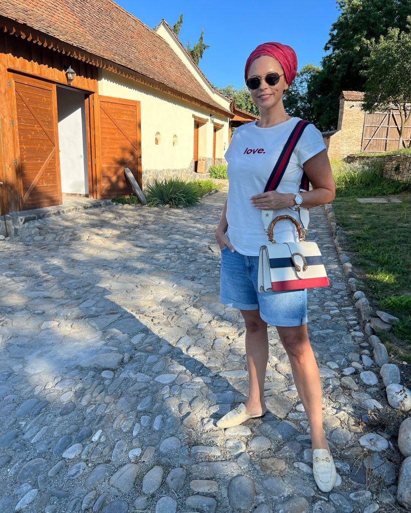 andreea marin in pantaloni scurti 2