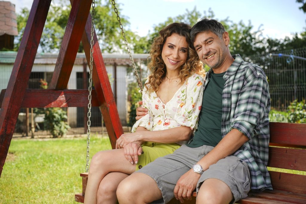 Andreea Vasile și Bogdan Albulescu joacă în „Iubire cu parfum de lavandă”, noul serial de la Antena 1. El a fost protagonist în telenovela „Regina” 7 andreea vasile si bogdan albulescu iubire cu parfum de lavanda 2 1