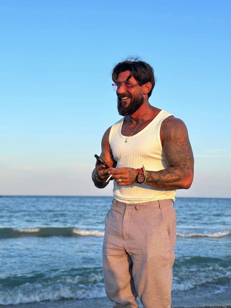 Cine este Andrei Rotaru de la „Insula iubirii”. Și-a înșelat soția, pe Cristina, cu o ispită 3 andrei rotaru insula iubirii 3