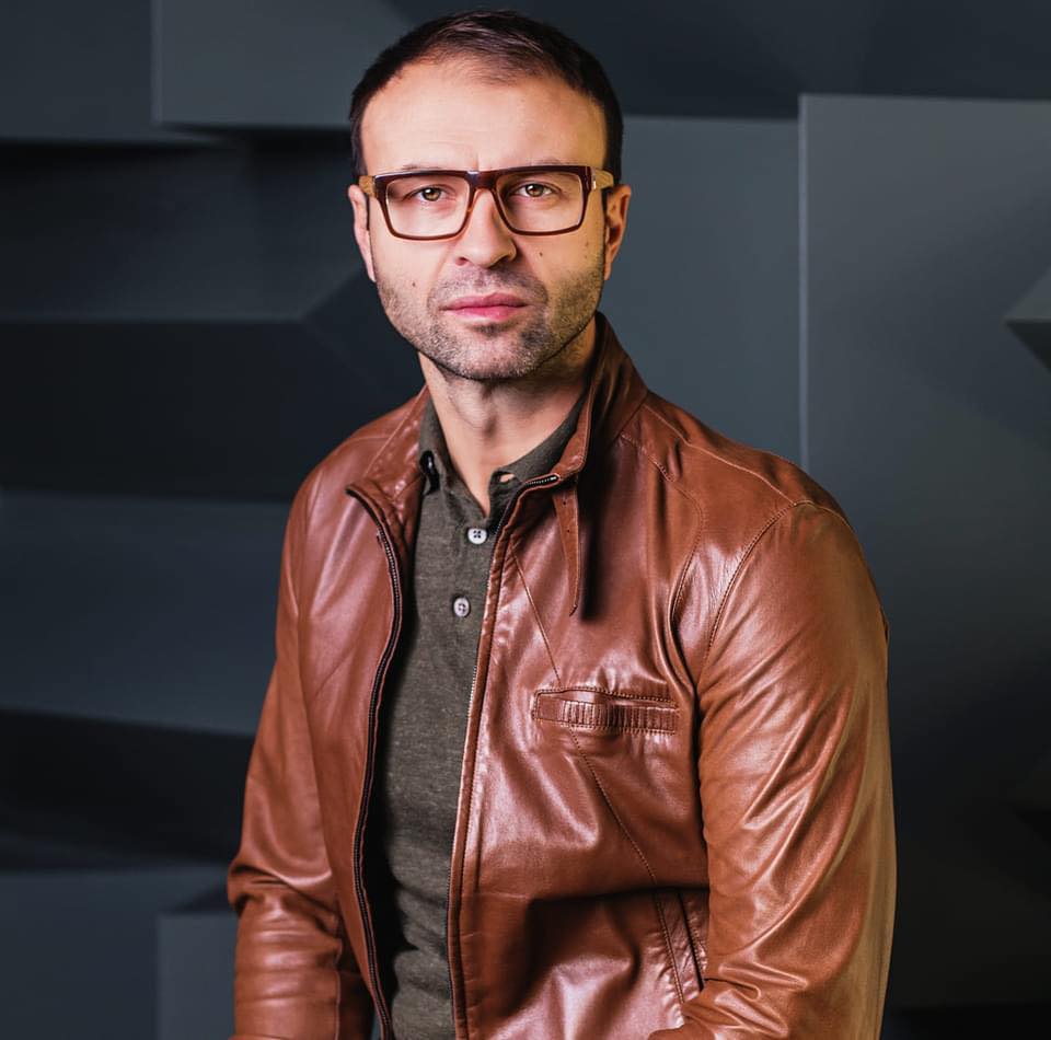 Ce afacere dezvoltă în România Konstantin Evdakov, un afacerist rus asociat cu fosta soție a lui Vladimir Putin. Datele a sute de mii de români, stocate de firma pe care o deține 2 anton zinoviev