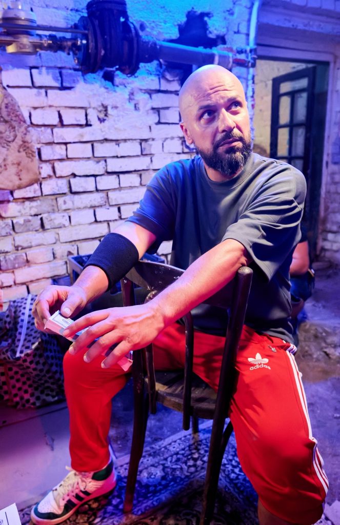 Augustin Viziru se alătură distribuției serialului „Tătuțu’”. Ce rol va juca: „Lumea preferă ca eu să fiu ăla rău” 1 augustin viziru personaj ciroza tatutu