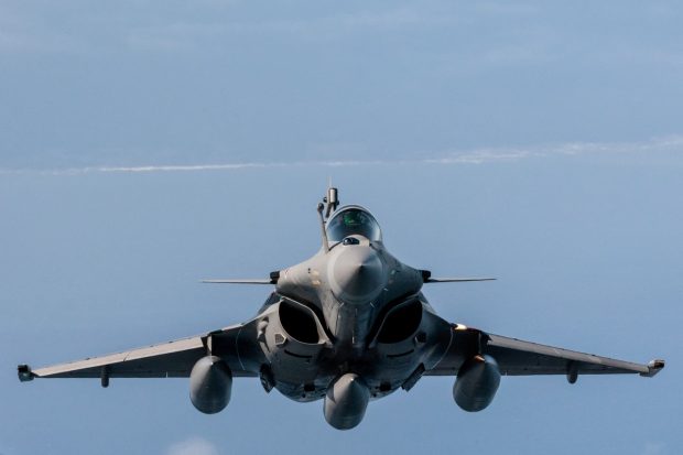 Două avioane militare s-au ciocnit în zbor în estul Franţei: un instructor și un elev pilot sunt dați dispăruți
