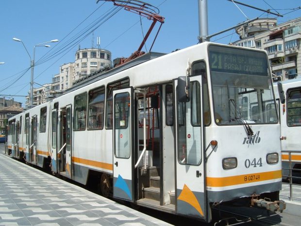 Bărbat înjunghiat în stația Sportului de pe linia tramvaiului 21 din București