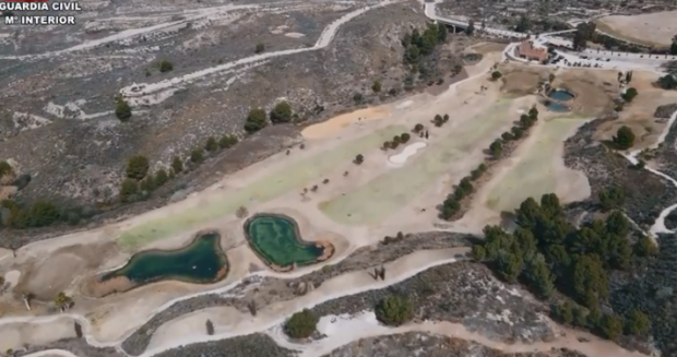Prejudiciu de 65 de milioane de euro, după ce un antreprenor spaniol a furat apă, timp de 17 ani, ca să-și irige terenul de golf