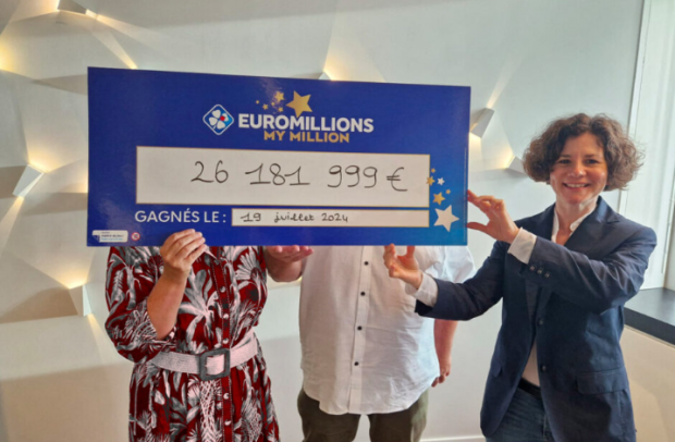 Un cuplu în vacanță a câștigat 26 de milioane de euro cu un bilet aleatoriu de 2,5 euro, în Franța: „L-am luat și la plajă, făceam baie pe rând”