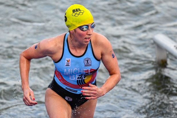 O sportivă belgiană a ajuns la spital după ce a înotat în Sena la proba de triatlon de la Jocurile Olimpice