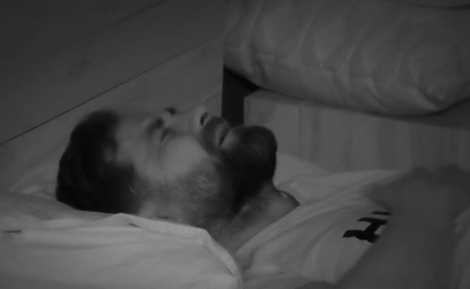 Cornel de la „Insula Iubirii” 2024 trece prin clipe de coșmar în emisiune: „Mă doare în piept”. Echipa a solicitat intervenția medicilor 17 cornel insula iubirii 3
