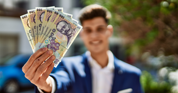 Studiu: Aproape 30 % dintre români nu folosesc carduri bancare. Motivele cel mai des invocate