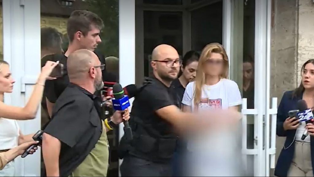 Doctorițele de la Spitalul Sf. Pantelimon ar fi avut conform procurorilor „saloane dedicate” pentru pacienții cărora le grăbeau decesul. Interceptări: „Tot salonul 6 a murit” 2 doctorite e1723187294368 1
