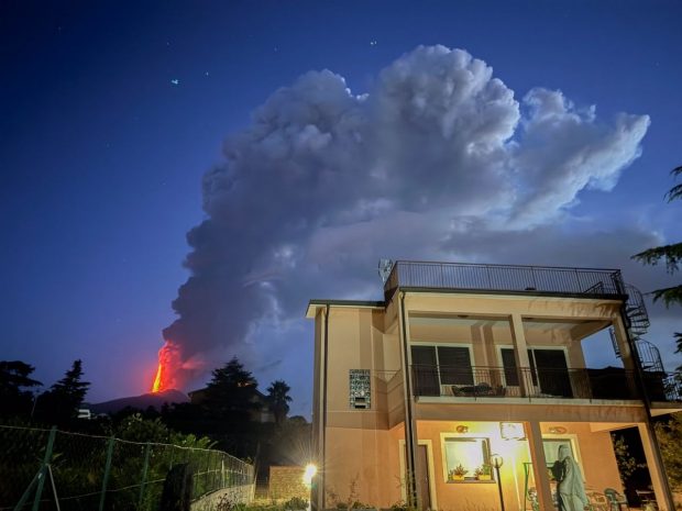 Vulcanul Etna a erupt din nou. Zborurile pe Aeroportul Internațional Catania, perturbate