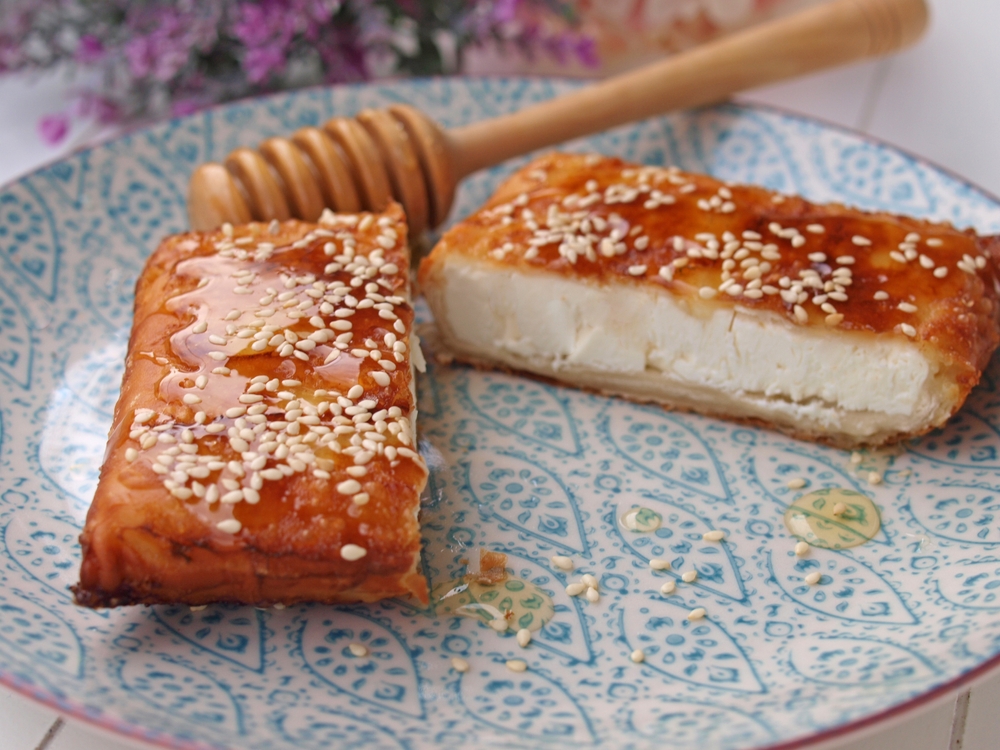 feta saganaki reteta