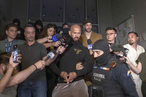 Cum a motivat Tribunalul București lăsarea în libertate a fraților Tate: Nu au fost aduse motive suficiente din care să reiasă „pericolul concret”