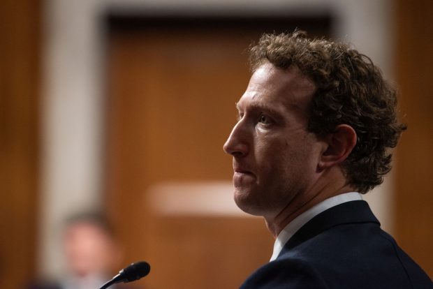„Facebook i-a cenzurat pe americani”. Mark Zuckerberg recunoaște că a cedat „presiunii” administraţiei Biden