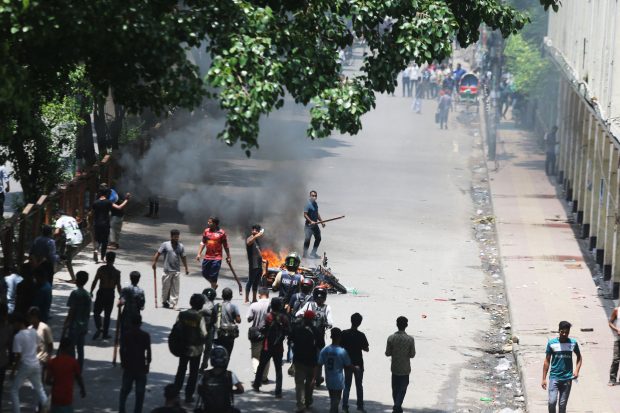 Stare de asediu în Bangladesh. Cel puţin 73 de oameni au murit în timpul unor manifestaţii antiguvernamentale