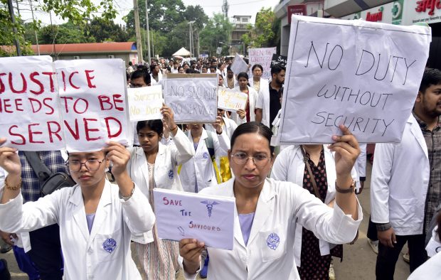 Medicii din India, în grevă generală, după violarea şi uciderea unei doctoriţe de 31 de ani: „Crimă de o barbarie absolută”
