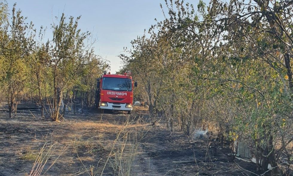 Bărbat Găsit Mort în Urma Unui Incendiu De Vegetaţie Uscată, în Județul Dolj. Victima A încercat Să-și Salveze Locuința