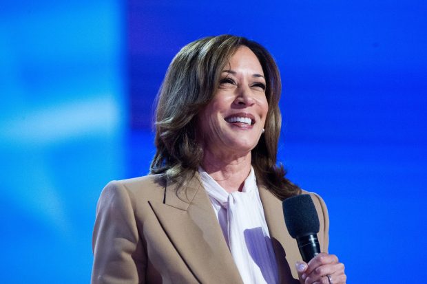 Kamala Harris a acceptat nominalizarea pentru funcţia de preşedinte: apel la vot pentru o țară „a libertății, a compasiunii și a statului de drept”