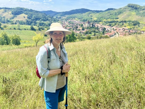 Ambasadoarea SUA în România, vizită în Transilvania alături de soțul ei. Au văzut și un urs: „Din fericire, a păstrat distanța”