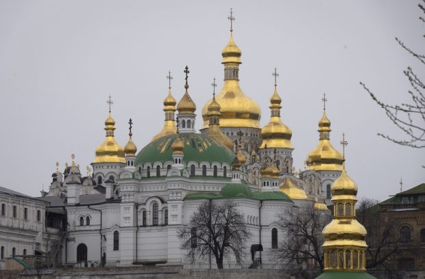 Biserica Ortodoxă subordonată Moscovei a fost interzisă în Ucraina: „O filieră a țării agresoare”. Reacția MAE rus