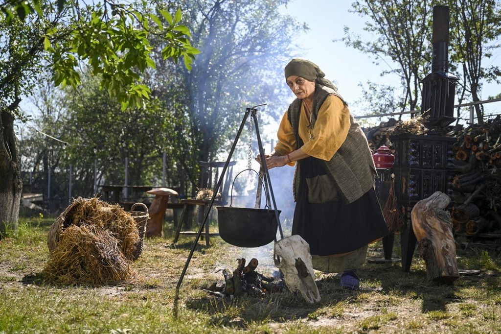 Magda Catone joacă în „Iubire cu parfum de lavandă”. Liliana Hodorogea și Gelu Nițu i se alătură în proiectul de la Antena 1 5 liliana hodorogea iubire cu parfum de lavanda2