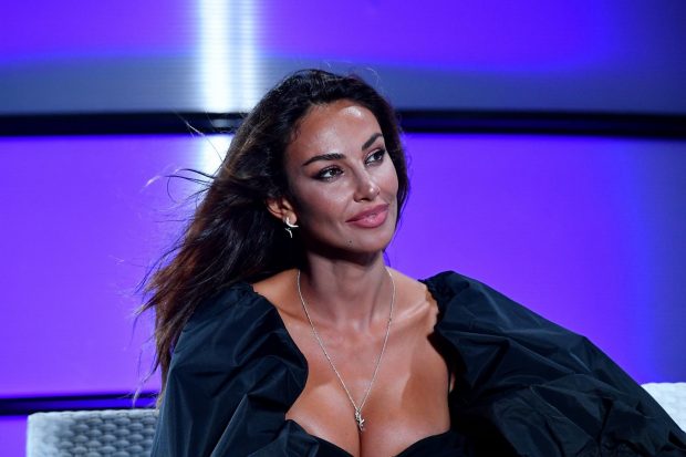 Mădălina Ghenea, incident pe aeroport. Susține că a fost amenințată de un angajat la unei companii aeriene: „Plângeam, iar el ne râdea în față”