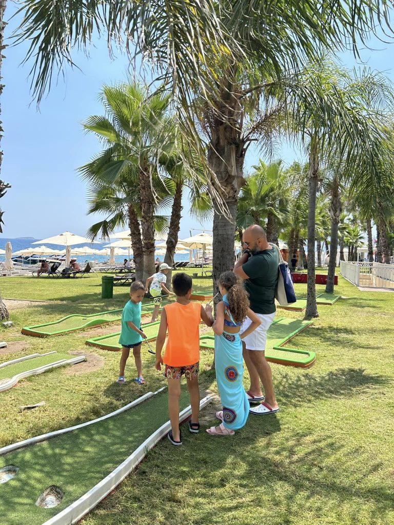 Mirela Vaida s-a plâns după vacanța cu copiii, în Turcia. De ce nu s-a relaxat: „Unul vrea în apă, altul vrea la toaletă, celuilalt îi e foame sau sete” 13 mirela vaida vacanta turcia 1