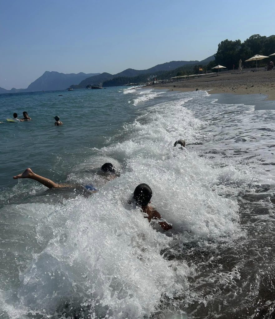 Mirela Vaida s-a plâns după vacanța cu copiii, în Turcia. De ce nu s-a relaxat: „Unul vrea în apă, altul vrea la toaletă, celuilalt îi e foame sau sete” 7 mirela vaida vacanta turcia 7