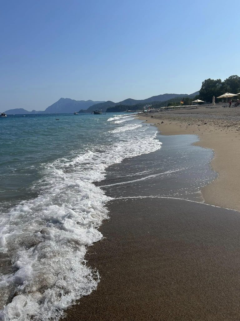 Mirela Vaida s-a plâns după vacanța cu copiii, în Turcia. De ce nu s-a relaxat: „Unul vrea în apă, altul vrea la toaletă, celuilalt îi e foame sau sete” 6 mirela vaida vacanta turcia 8