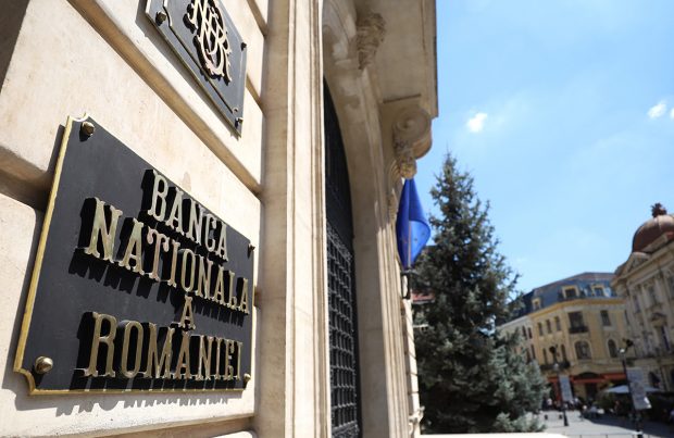 BNR a avut rezerve valutare de 63 de miliarde de euro în august, cu aproape 400 de milioane mai puțin decât în iulie