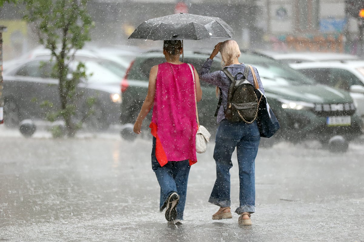 Ciclonul Islandez Care A Devastat Europa Ajunge în România. Meteorologii Anunță Vijelii, Averse Torențiale și Grindină