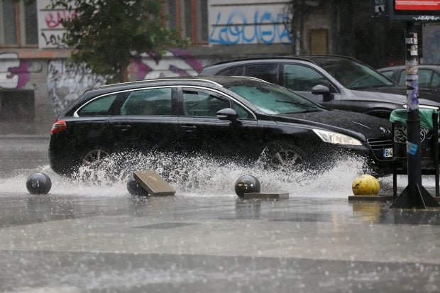 Prognoza meteo pentru luni: vreme rea în toată țara. Zonele în care continuă să plouă torențial