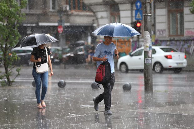 Cod galben de ploi însemnate cantitativ în două județe. Zonele în care canicula persistă și vineri