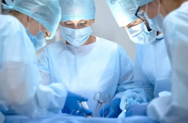 Doi pacienți dintr-un spital din Iași au fost jefuiți în timp ce se aflau în operație
