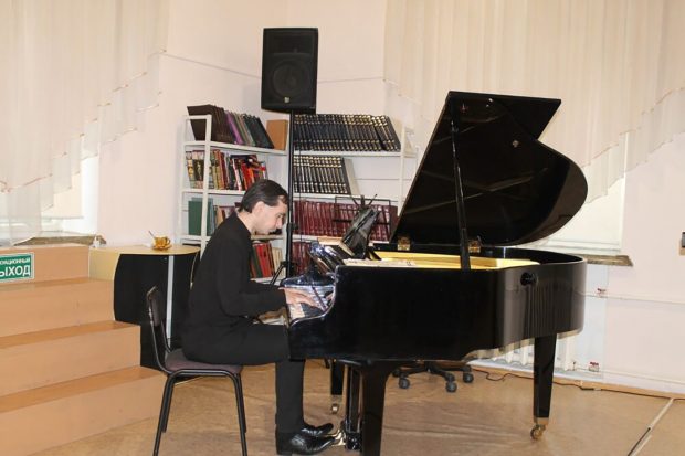 Un pianist rus, opozant al războiului din Ucraina, a murit într-o închisoare din Siberia