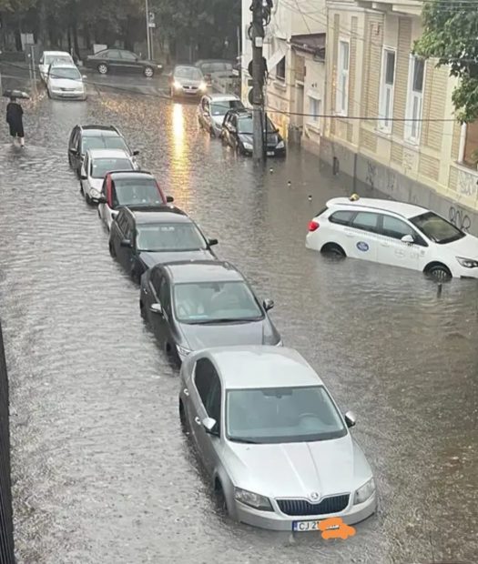 Bilanțul furtunii care a făcut ravagii la Cluj-Napoca: Zeci de străzi inundate și copaci căzuți