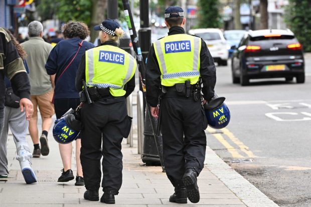 Poliţia britanică s-a pregătit pentru noi revolte. Regele Charles a cerut să fie informat zilnic despre situaţie