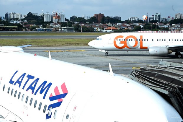 Două avioane pline cu pasageri s-au ciocnit pe un aeroport din Brazilia | VIDEO