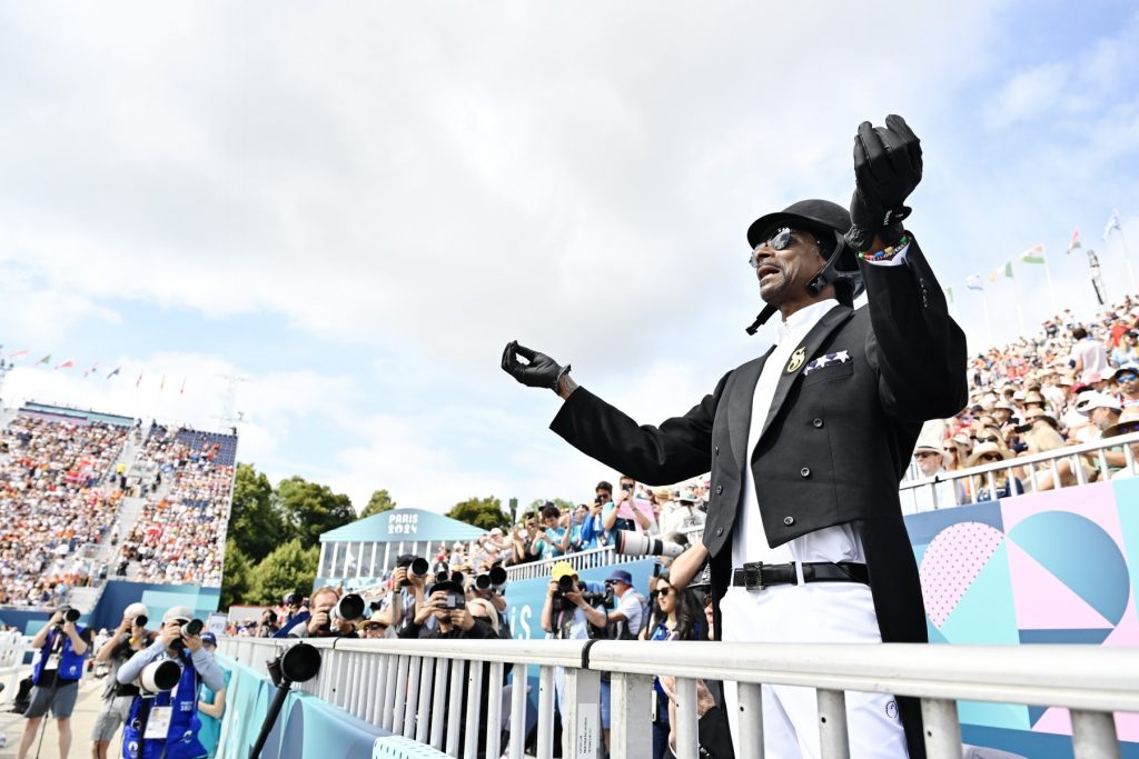 Cum s-a îmbrăcat Snoop Dogg la finala de dresaj pe echipe de la Jocurile Olimpice de la Paris 3 profimedia 0895614759