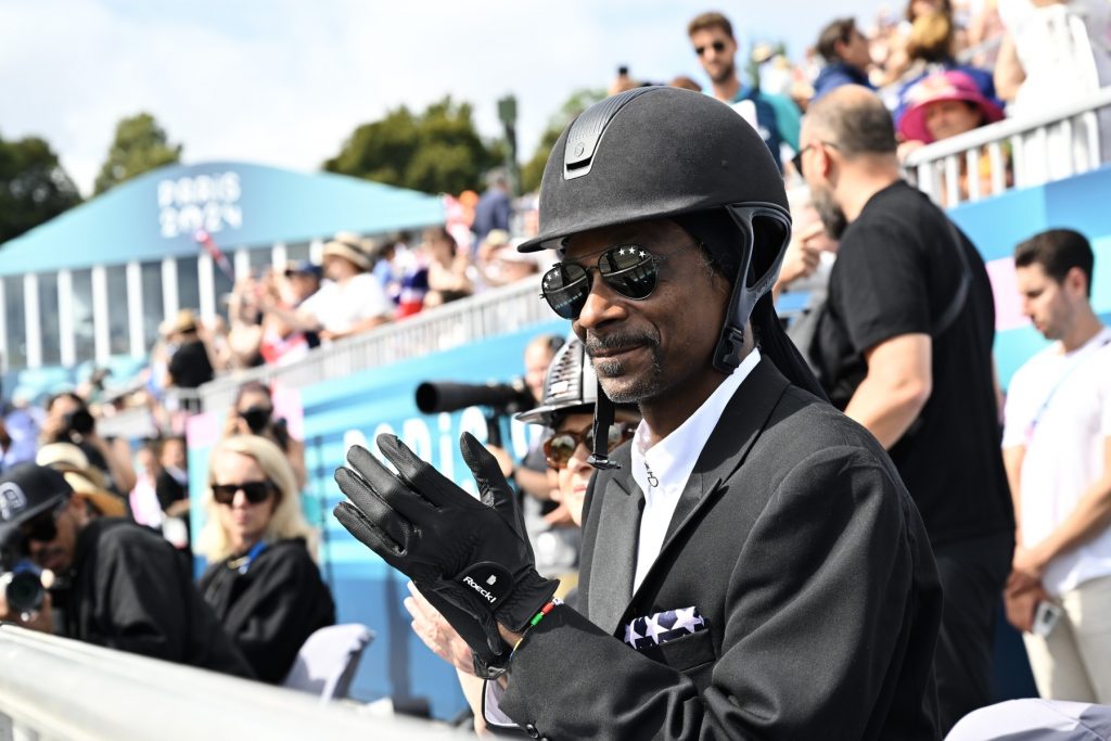 Cum s-a îmbrăcat Snoop Dogg la finala de dresaj pe echipe de la Jocurile Olimpice de la Paris 2 profimedia 0895614772