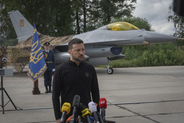 Ucraina a primit primele avioane F-16. Zelenski: „Am reuşit. Au început deja să le folosească”