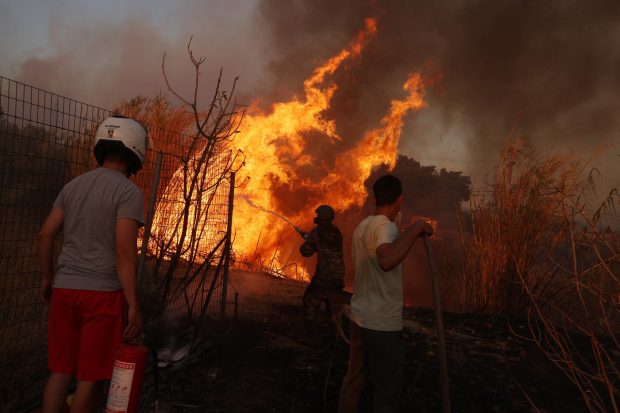 Grecia cere ajutorul Uniunii Europene în lupta împotriva incendiilor. România, printre statele care anunţă ajutoare