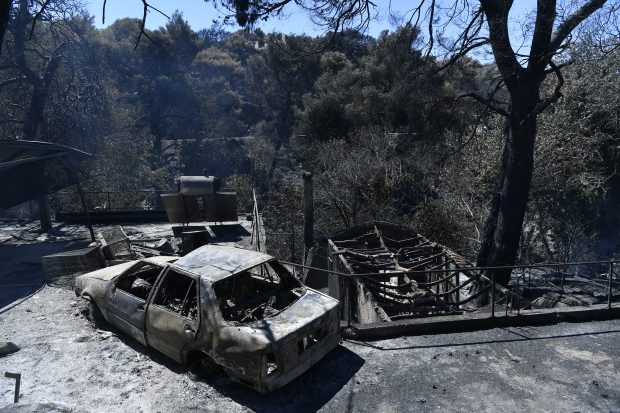 Ce a rămas după incendiile de vegetație istorice de la periferia Atenei. „Asta e tot ce am primit. Indiferență”